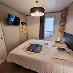 Chalet Confort Pour Un Sejour Dans Domaine Avec Piscine Et En Bordure Avec Artificielle Labouheyre