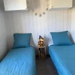 Confort Pour Un Sejour Dans Domaine Avec Piscine Et En Bordure Avec Artificielle Chalet *