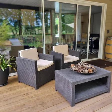 18 Confort Pour Un Dans Domaine Avec Piscine Et En Bordure Avec Artificielle Chalet Labouheyre