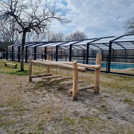 Confort Pour Un Sejour Dans Domaine Avec Piscine Et En Bordure Avec Artificielle Labouheyre
