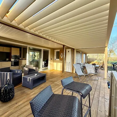 Chalet 18 Confort Pour Un Dans Domaine Avec Piscine Et En Bordure Avec Artificielle Labouheyre