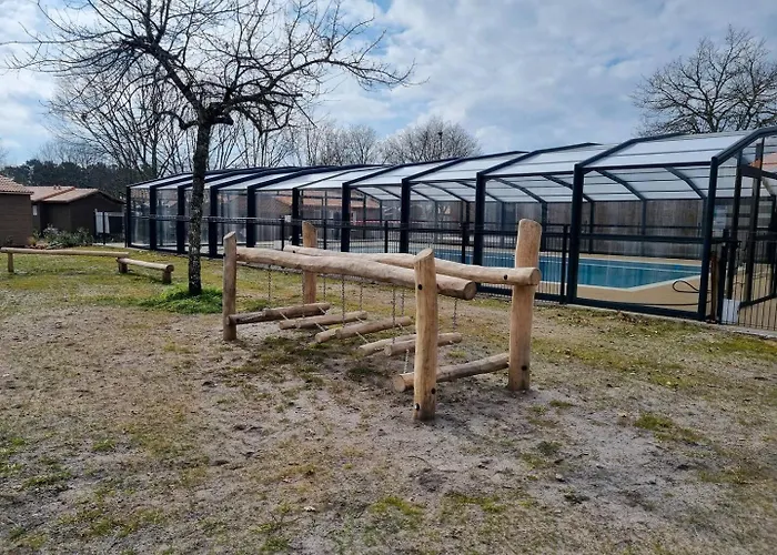 Confort Pour Un Sejour Dans Domaine Avec Piscine Et En Bordure Avec Artificielle Labouheyre